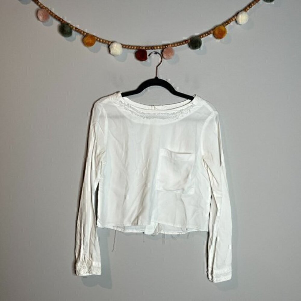 Bella Dahl white cropped button back pocket top